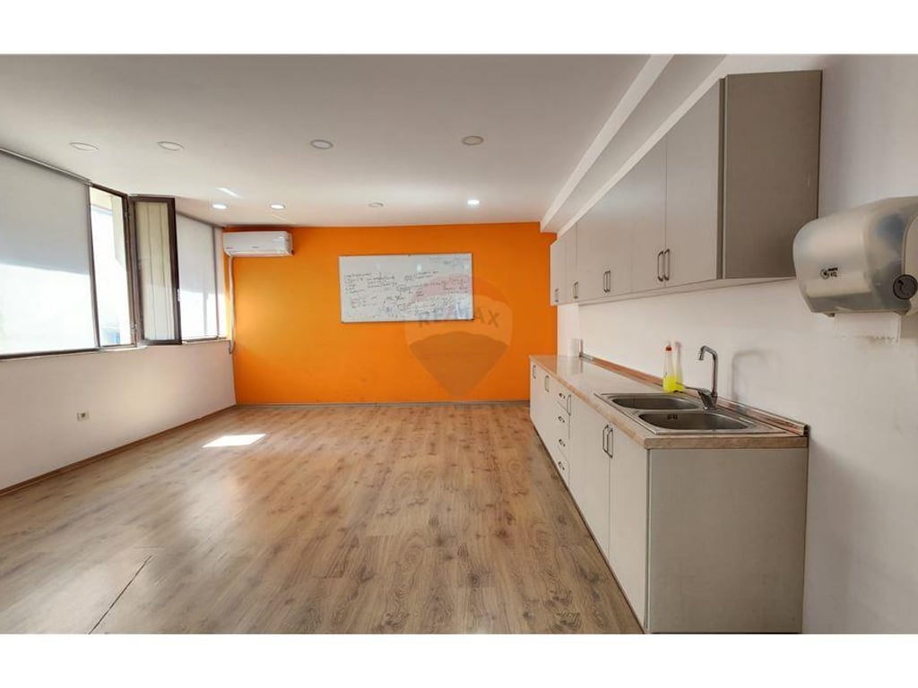 Ambient per Zyra me Qera, Bllok