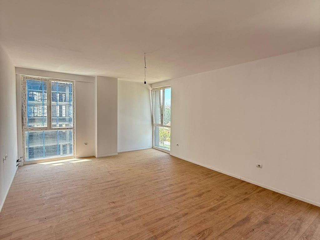 Apartament 3+1 tek Clover Residence per zyra tek Ish-Fusha e Aviacionit. 