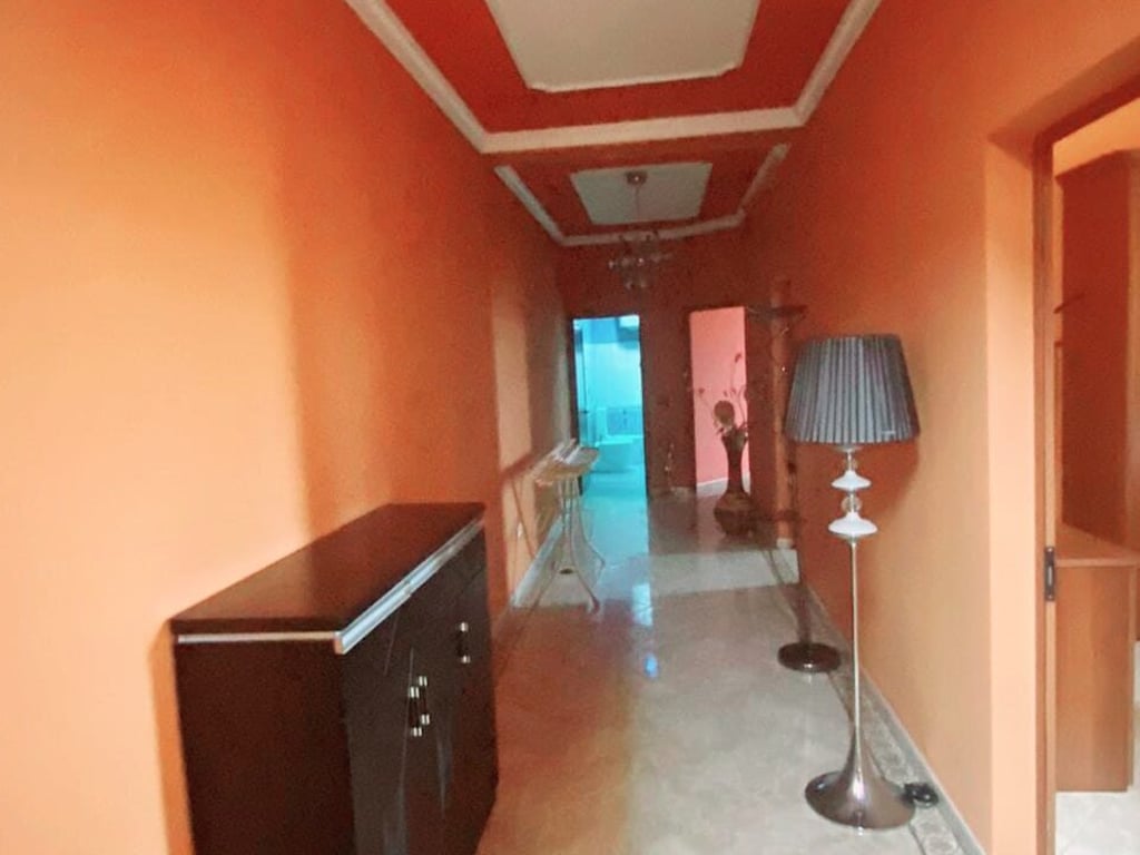 ‼️Opportunity for only 343 €/m²‼️ 🏢Building for sale, 3 floors (2 floors of warehouses + house), near the former Pioneer House, Kavajë.