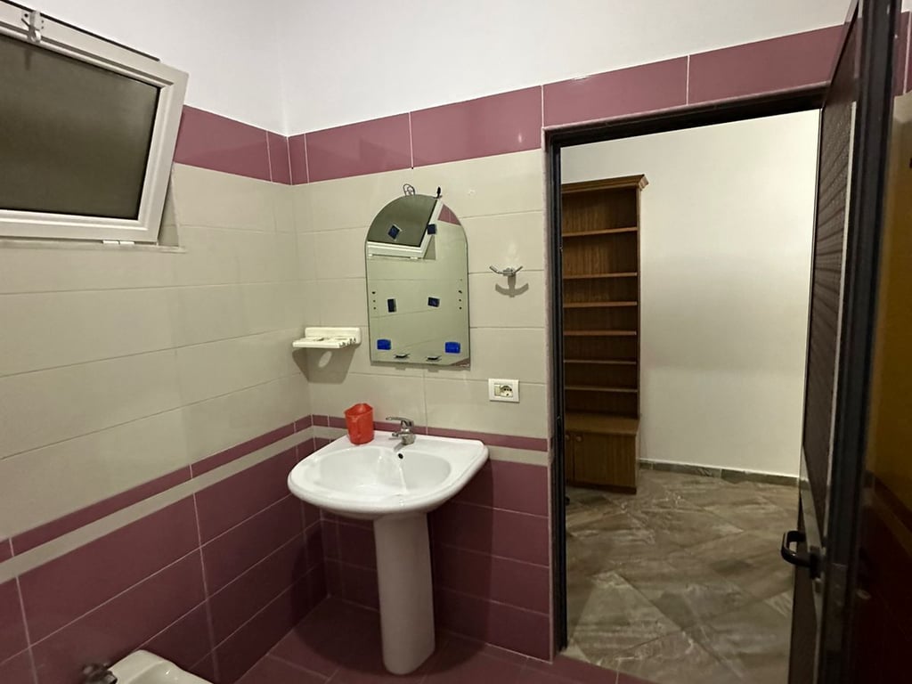 Jepet me qera shtepi 1 kateshe 2+1+parkim ne Allias