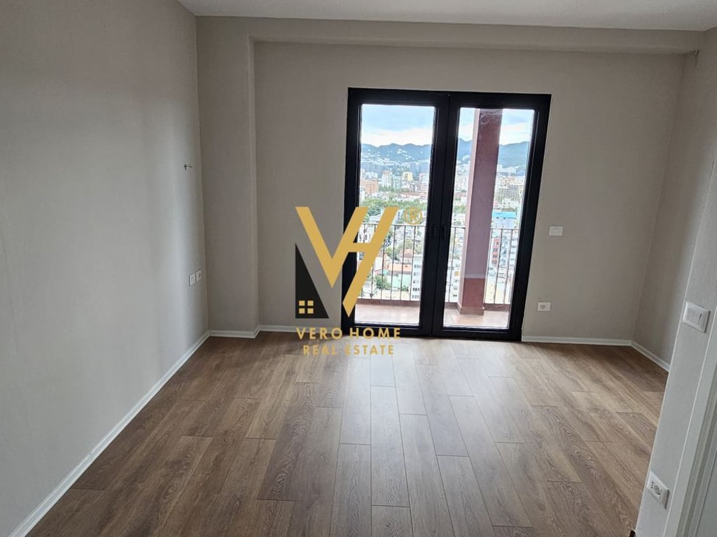 JEPET ZYRE 160M2 ME QERA TE GARDEN BUILDING 2.000 EURO