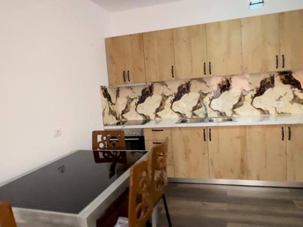 Apartament me qera  2+1