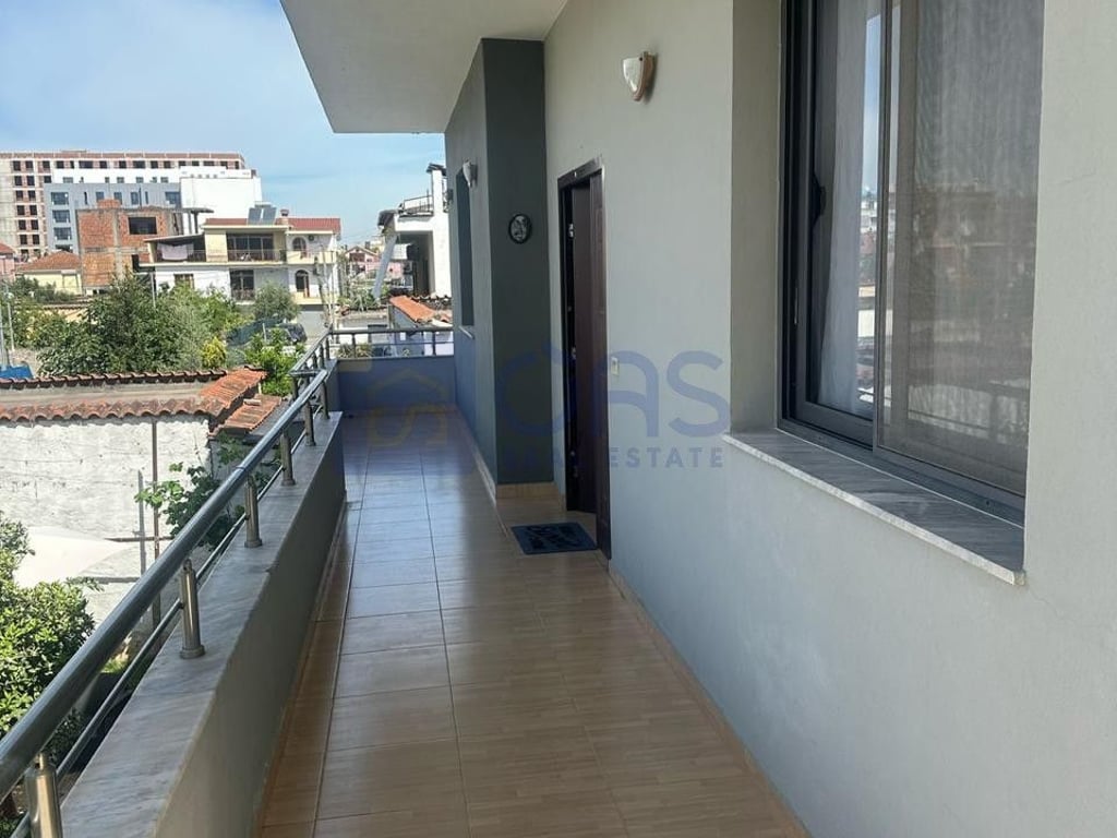 Apartment 3+1 for rent at Siri Kodra 650 euros.
