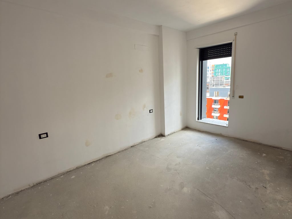 Vendesi appartamento 3+1+2+Balcone in Jordan Misja vicino al Bulevardit te Ri.