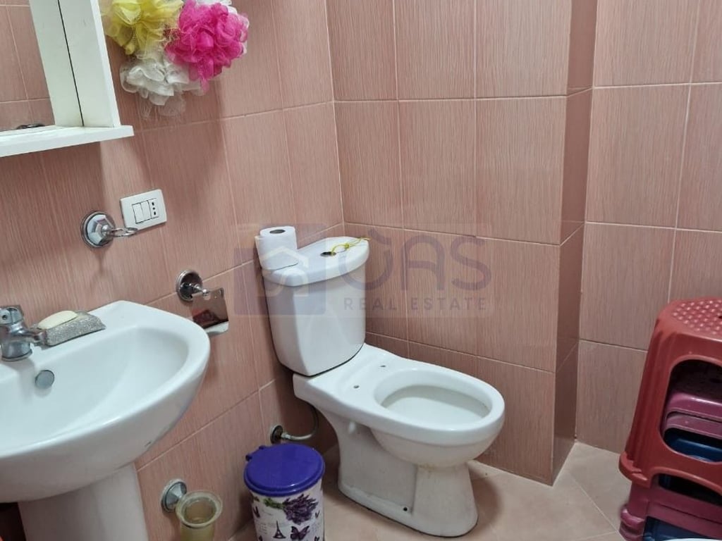 Apartment 3+1 for rent in Zogu i Zi 800 euros.