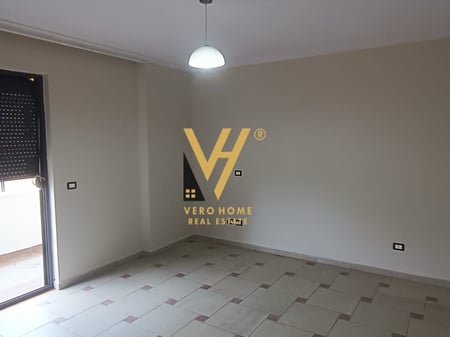 JEPET ZYRE 132M2 ME QERA NE QENDER 1.100 EURO