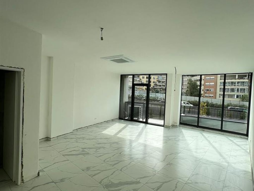 AMBIENT PER ZYRA ME QIRA TE LAKE VIEW RESIDENCE