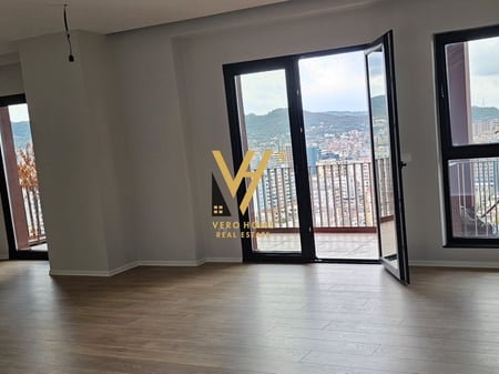 JEPET ZYRE 160M2 ME QERA TE GARDEN BUILDING 2.000 EURO