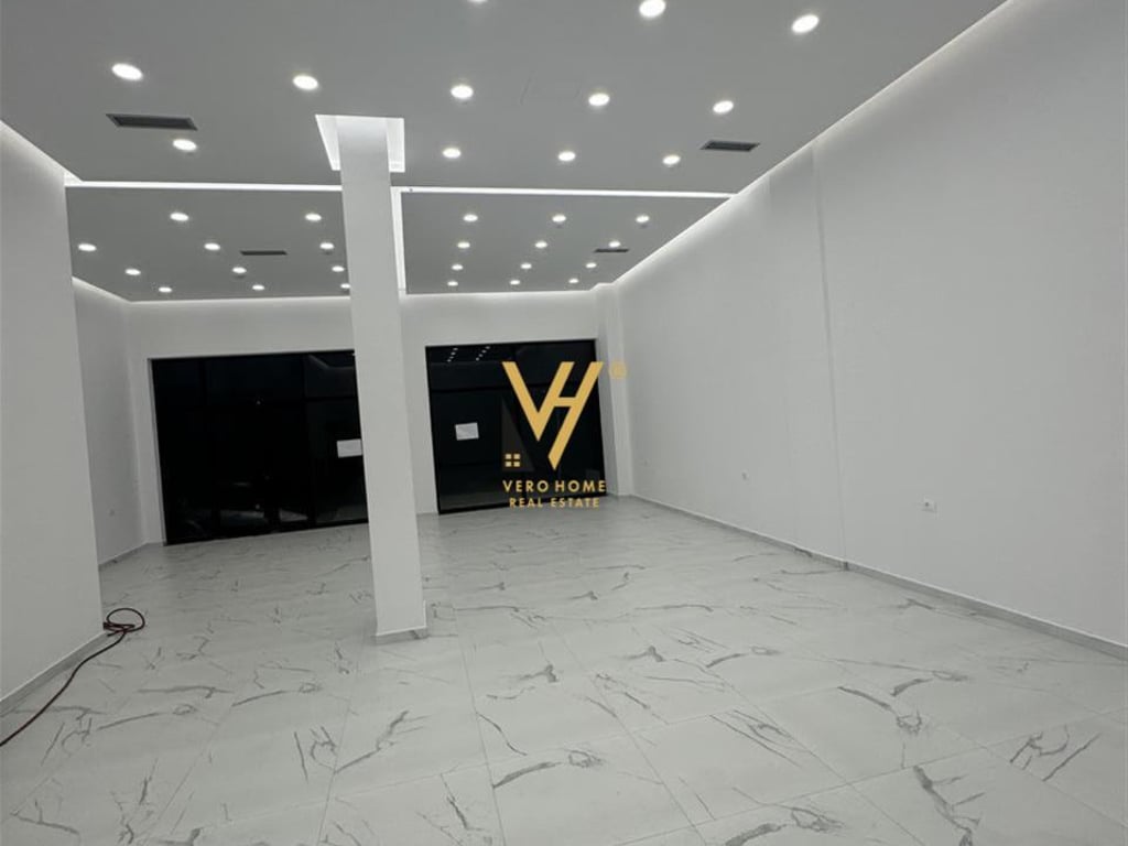 SHOP FOR RENT 120 M2 AT TOM DOSHI COMPLEX 700 EURO
