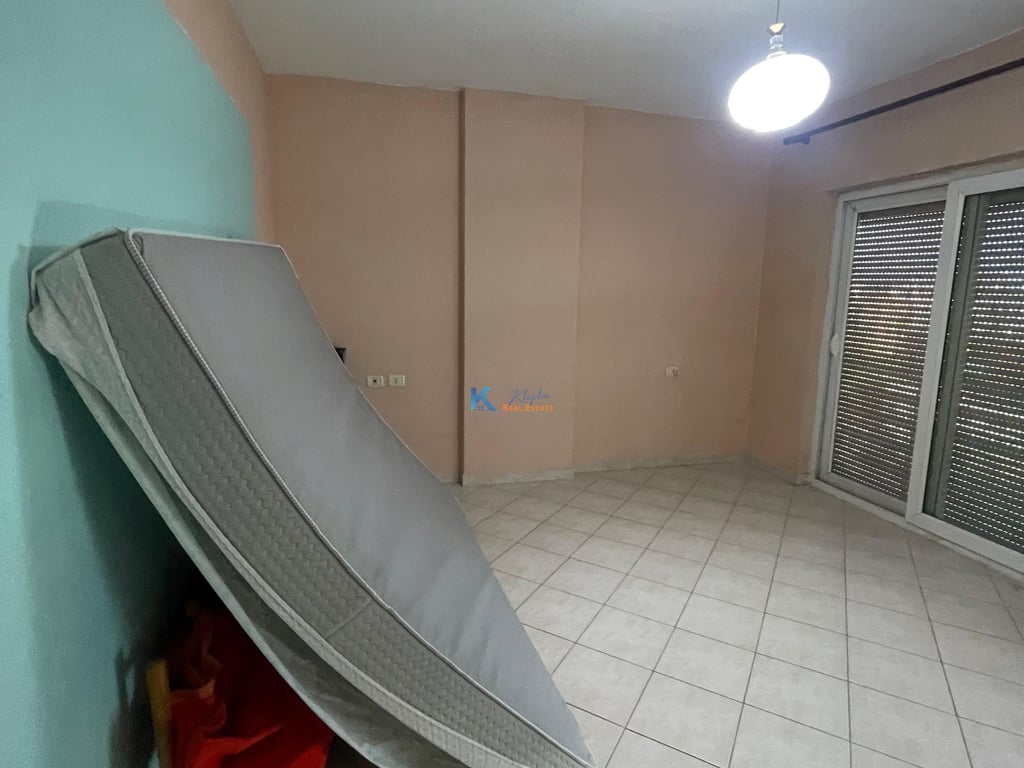 Apartament 2+1 per qira ne rrugen Dritan Hoxha, afer Intesa SanPaolo 