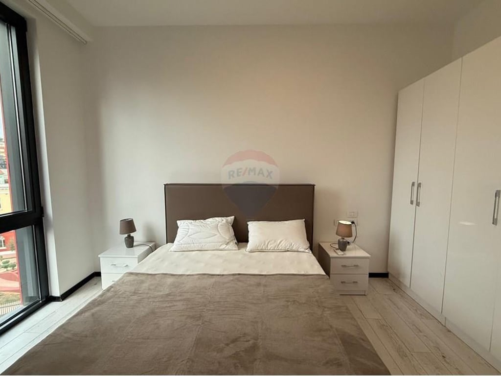 Apartament 2+1+post parkimi me qira Rr.Elbasanit