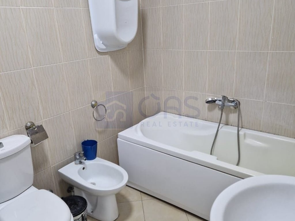 Apartment 3+1 for rent in Zogu i Zi 800 euros.