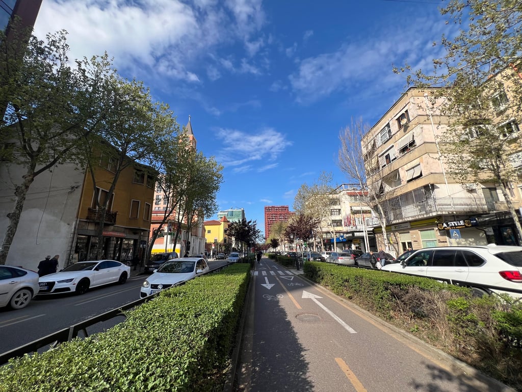 RENTAL SPACE OF 156 M2 - MAIN ROAD RR. KAVAJES