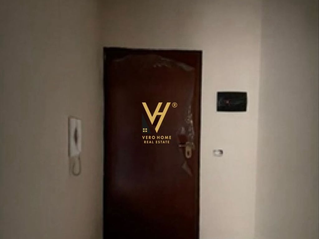 JEPET ZYRE 80 M2 ME QERA NE QENDER 800 EURO