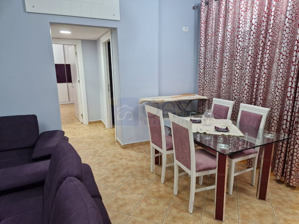Apartment 3+1 for rent in Zogu i Zi 800 euros.