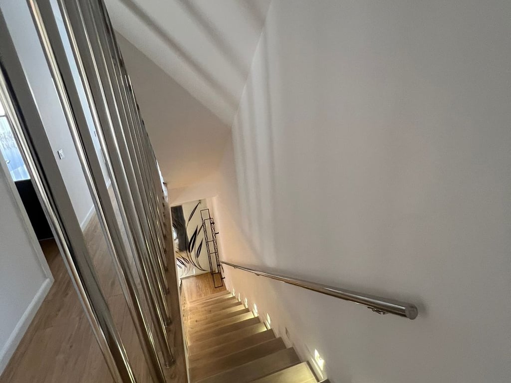 Vendesi Villa a 3 Piani a TEG 600.000 euro