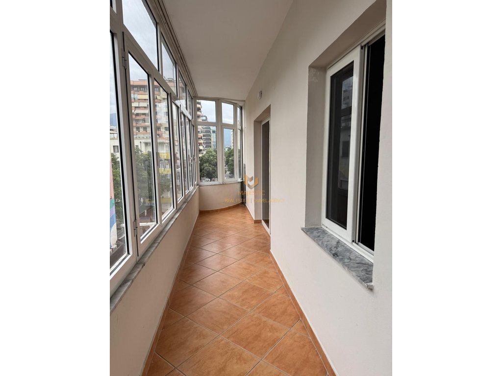 4+1+2 OFFICE FOR RENT AT WILLSON SQUARE