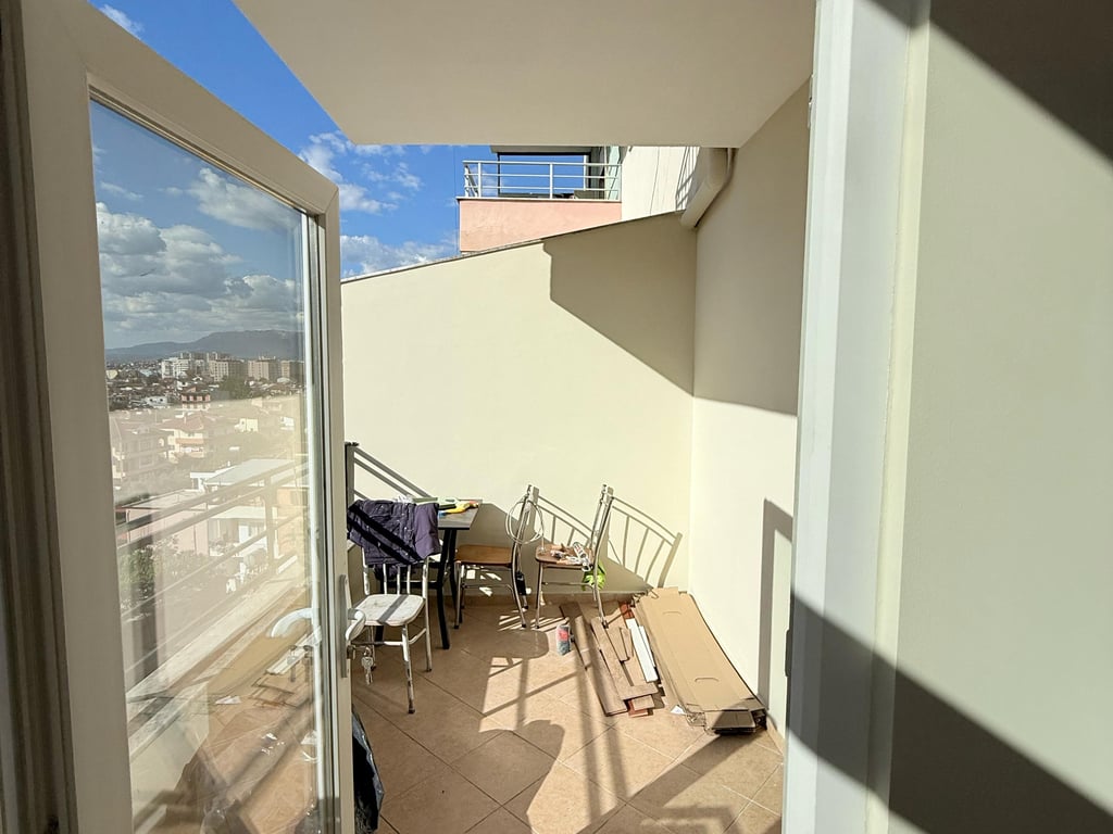 Shitet apartament 2+1