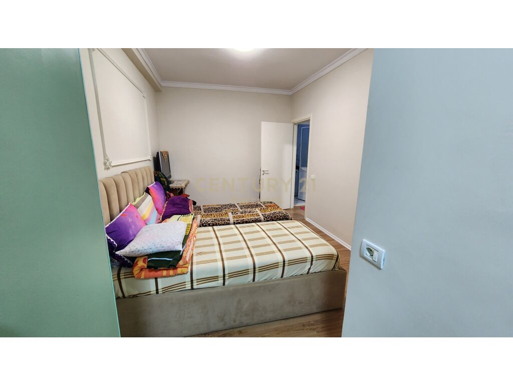 Vendesi 1+1 in Via Besim Alla.