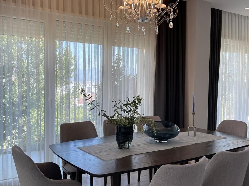 Tirana, in affitto Villa con Piscina Kodra e Diellit Residence 2, 200 m² 2300 Euro affitto o 660.000 Euro vendita