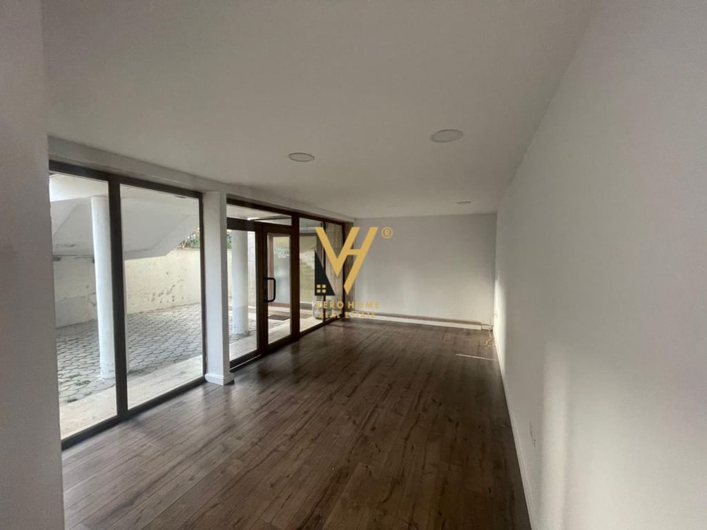 BUSINESS PREMISES FOR RENT 170 M2 IN PAZAR I RI 1,700 EURO