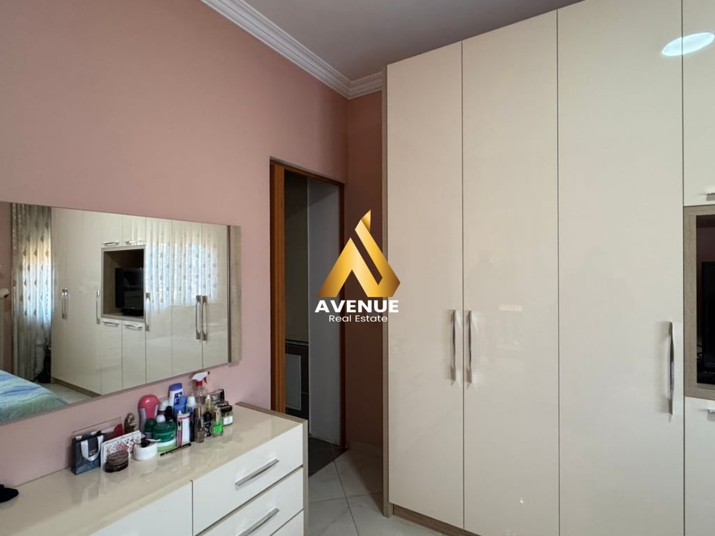 SHITET APARTAMENT 3+1+2, I MOBILUAR, LIQENI I THATE, PRANE HOTEL RADISONIT, TIRANE