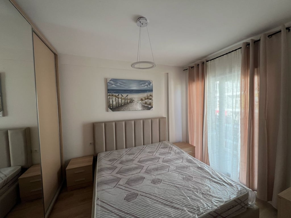 APARTAMENT ME QIRA NE TIRANE  , Univers City