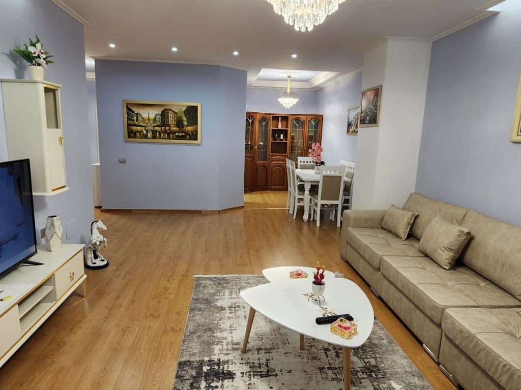 2+1+2 Apartment for Rent on Zogu 1 Boulevard, near Flori Farma. Price: 650 euros