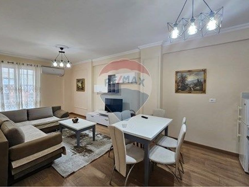 Jepet apartament 1+1 me qira te rruga Teodor Keko