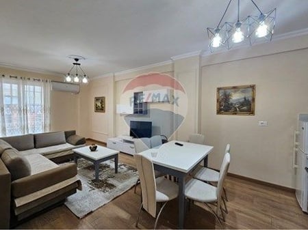 Jepet apartament 1+1 me qira te rruga Teodor Keko