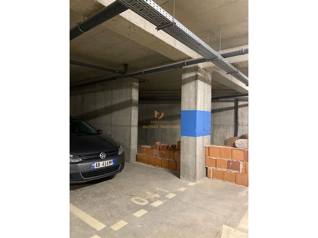 A 2+1 apartment with parking is available at the Kaimi residence.