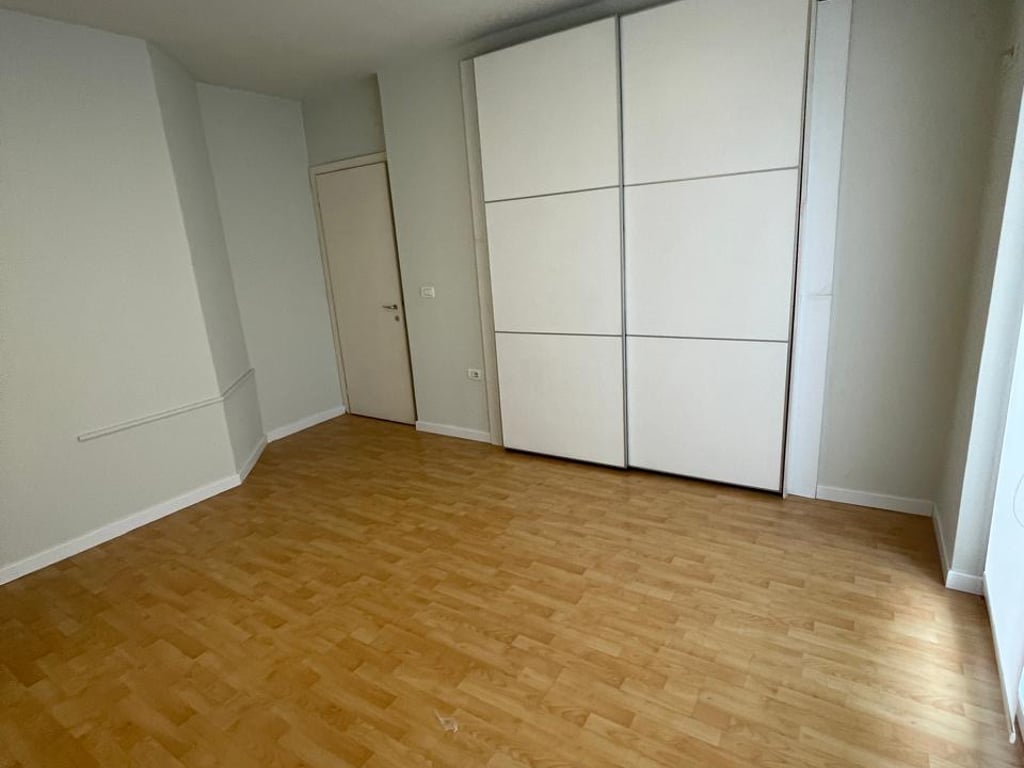 📌Apartament 2+1 me qera pranë Kullave Binjake…