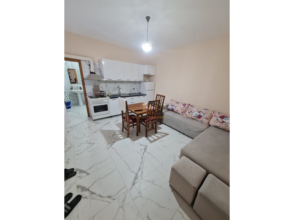2+1 apartment with parking available in Kinostudio.