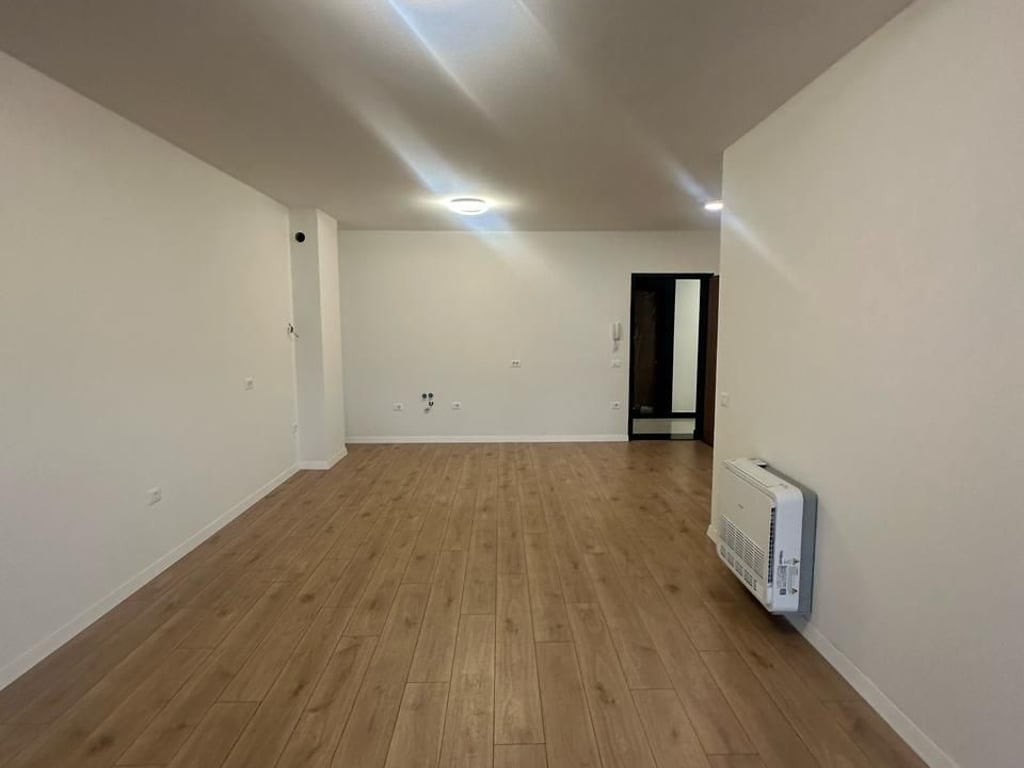 🏢 *Zyrë me Qira – Komuna e Parisit*