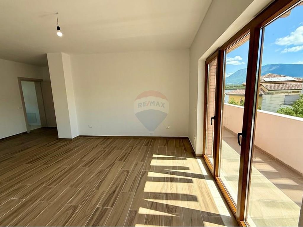 ESCLUSIVA VILLA MULTIFUNZIONALE IN AFFITTO A TEG