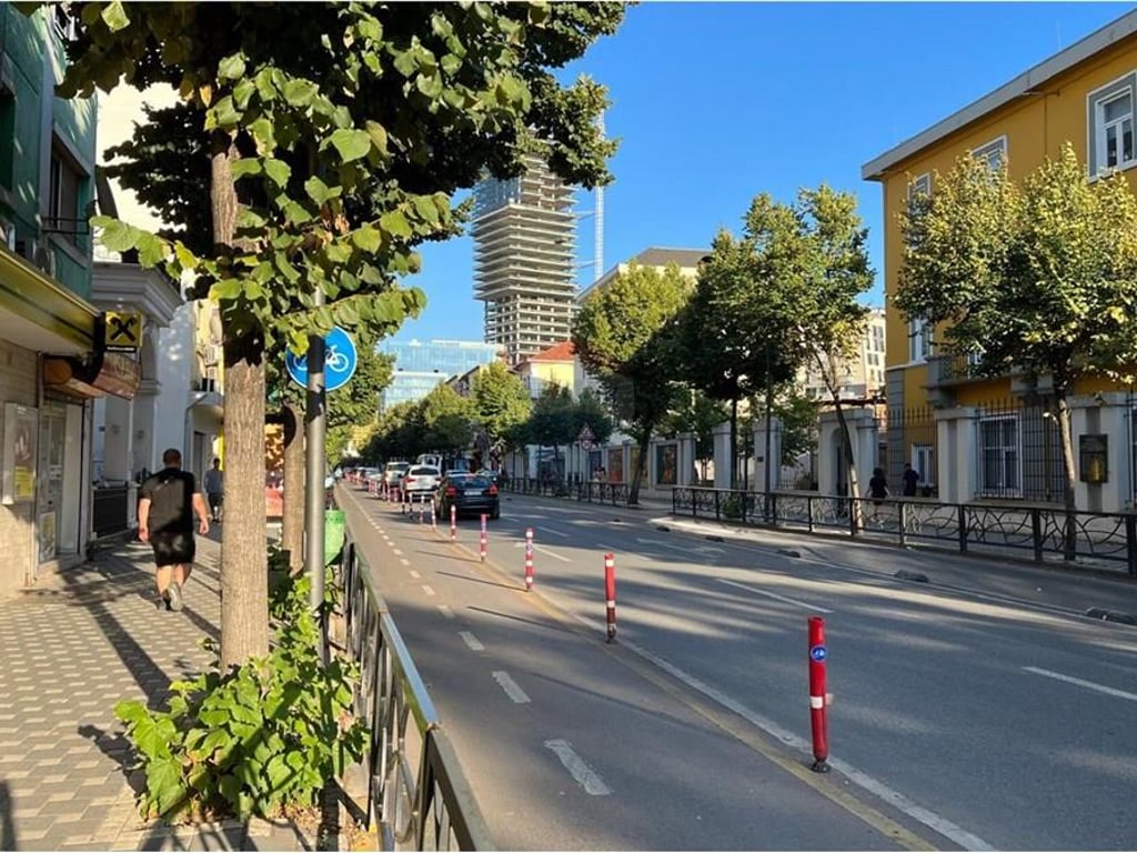 Shop for rent on Fortuzi Street!