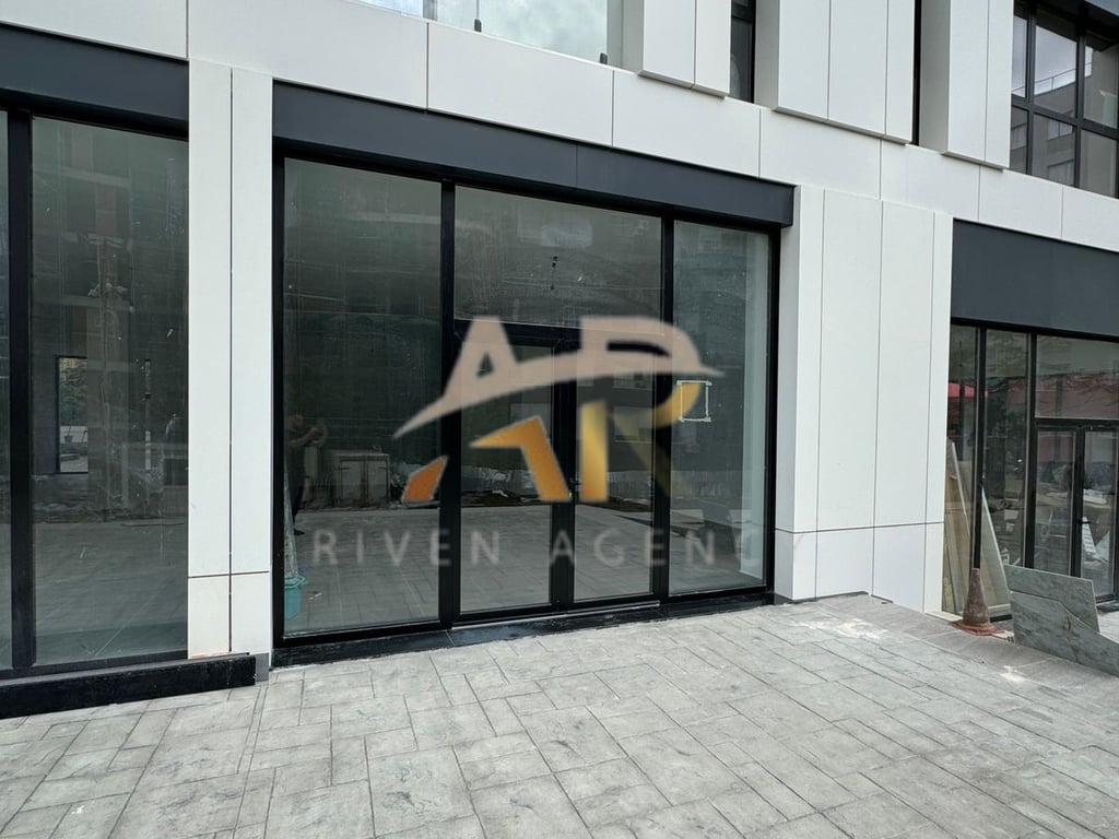 Jepet me qira dyqan tek Farmacia 10