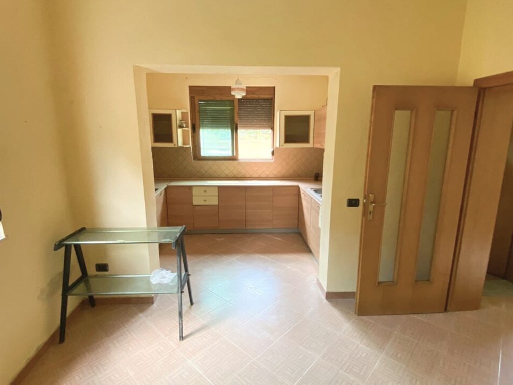 🔥New listing, only 10 m from our office🔥 A 2-story villa for sale, Kavajë center