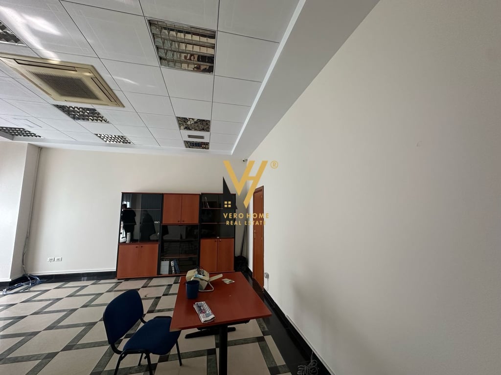 JEPET ZYRE 44M2 ME QERA TE RRUGA E BARRIKADAVE 600 EURO