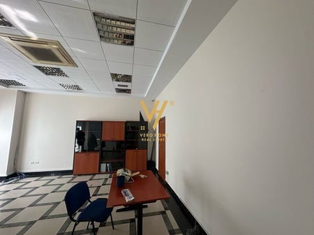 JEPET ZYRE 44M2 ME QERA TE RRUGA E BARRIKADAVE 600 EURO