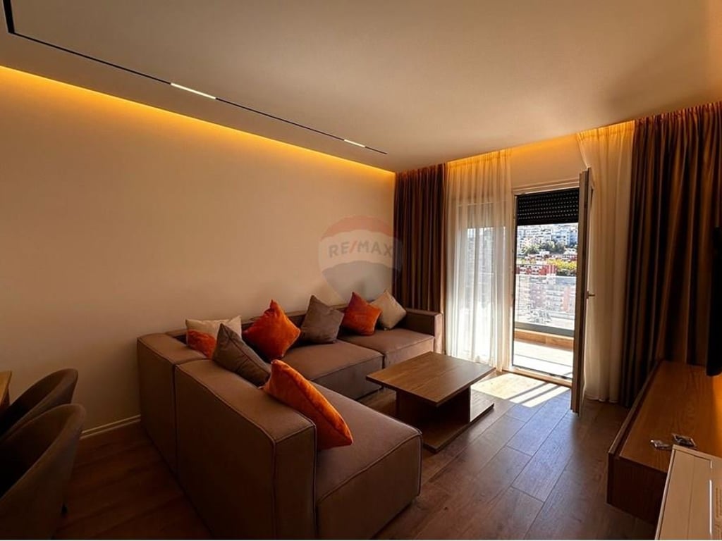 Apartament 2+1+2 me qira tek Kopshti Botanik! 1300€