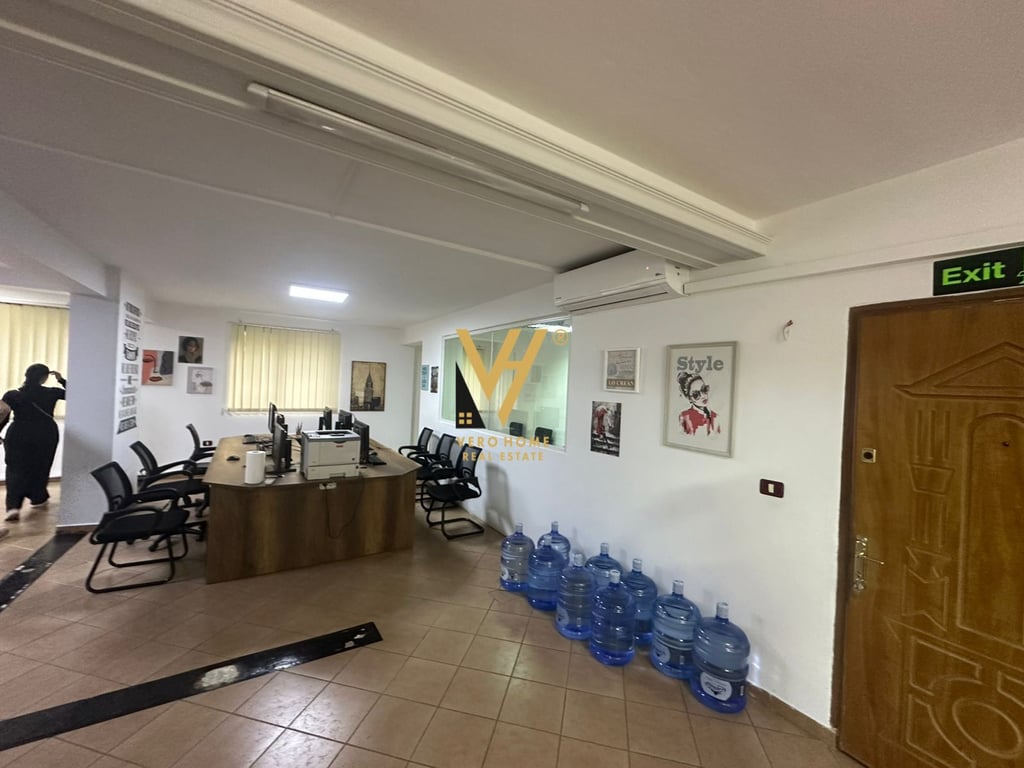 AFFITTASI UFFICIO 120 M2 PRESSO L'EX PARCO 900 EURO