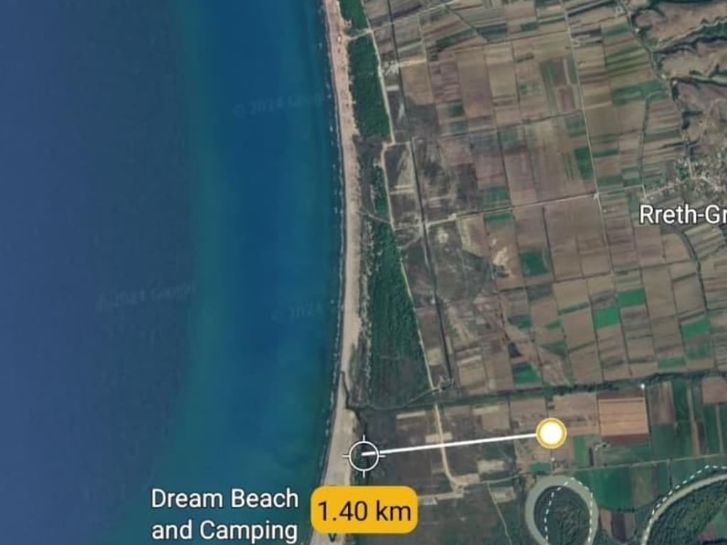 Vila Bashtoves, Toke per shitet, 1.4 km larg detit