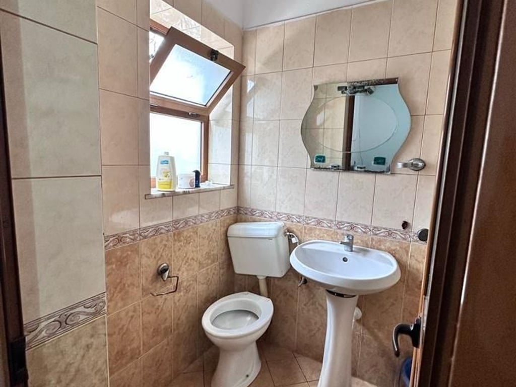 Jepet me qera 3+2,ne Astir