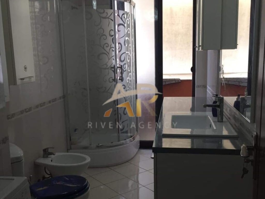 Appartamento 1+1 in Affitto in un Nuovo Edificio con Ascensore, Vicino a Vila L, Astir