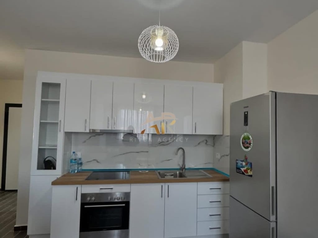 Affittasi appartamento 2+1 a Yzberisht, presso Golden Park.