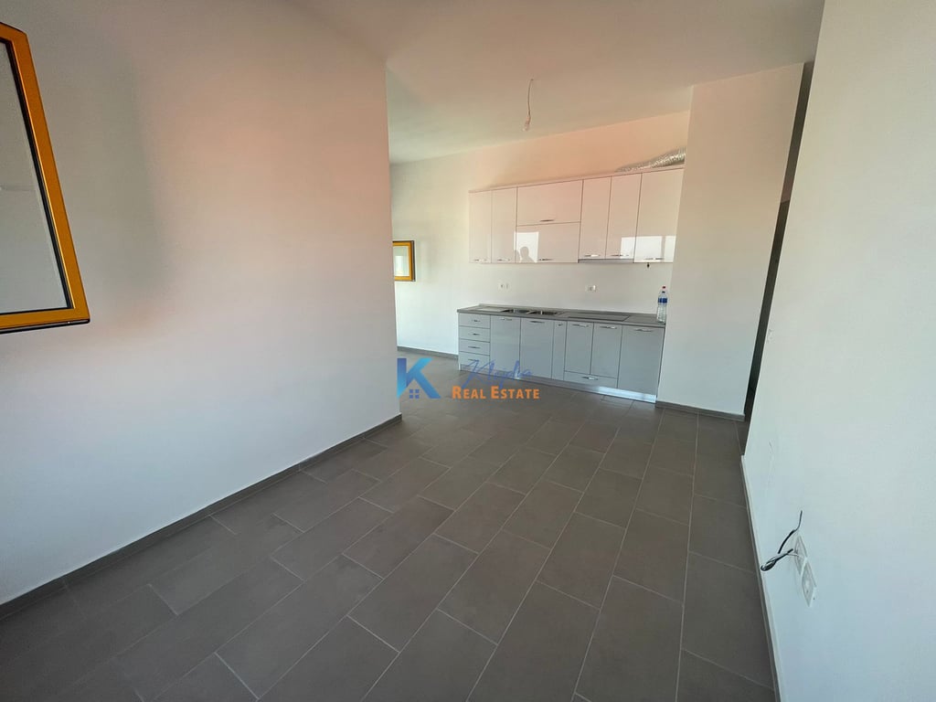 Apartament 1+1 per qira ne Ali Dem, te kompleksi Mangalem