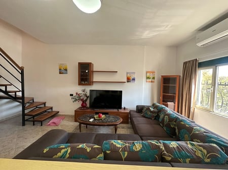 Apartament Dublex 2+1+Verande me Qira tek Stadiumi Dinamo