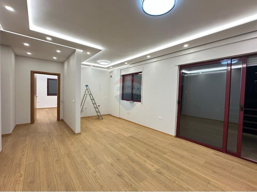 Apartament 2+1+2+Garazh prane Gjimnazit Partizani!