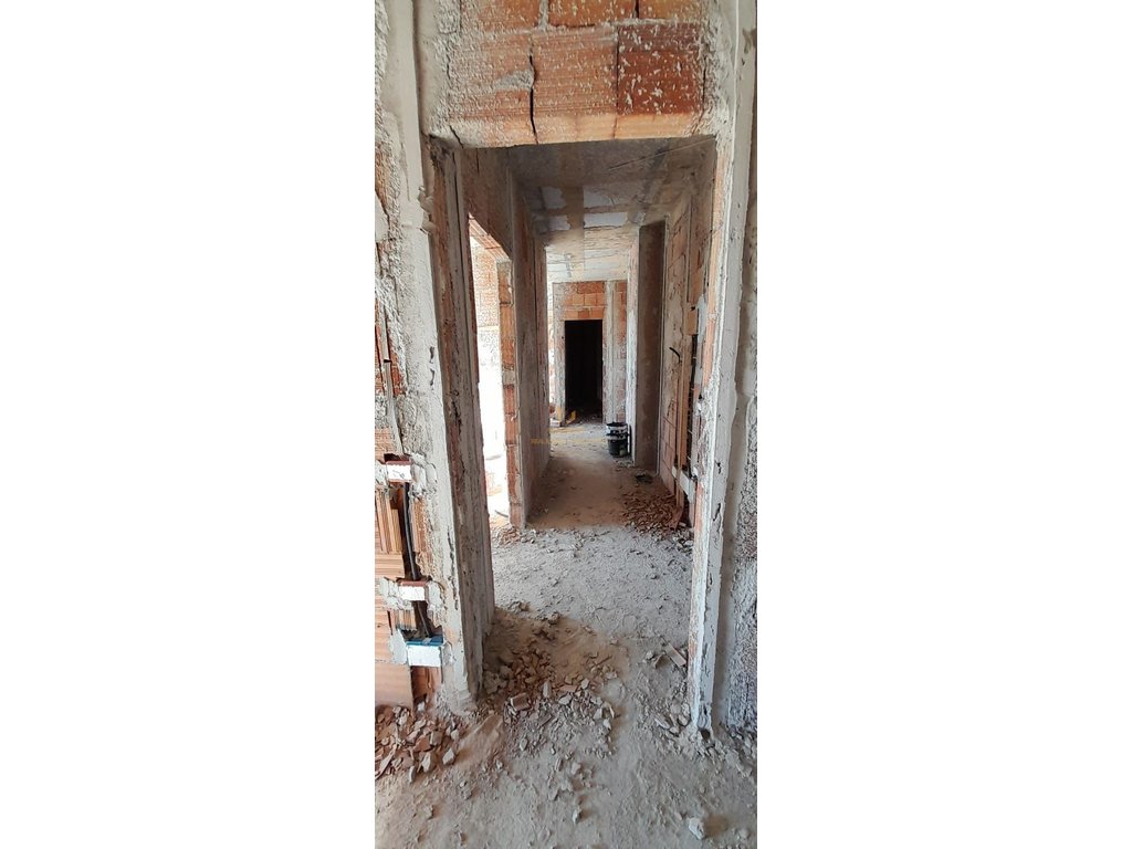 Vendesi appartamento 2+1+2 in via Jordan Misja.